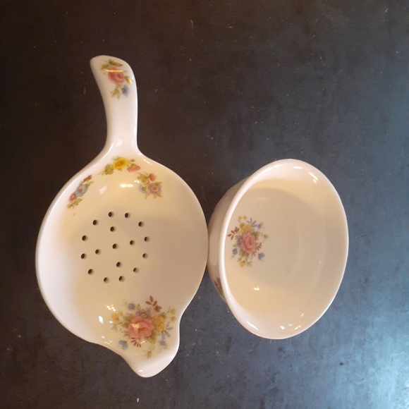 GORGEOUS Allyn Nelson Bone China Tea Bag or Lemon Strainer Basket Spoon & Cup. - Picture 3 of 6
